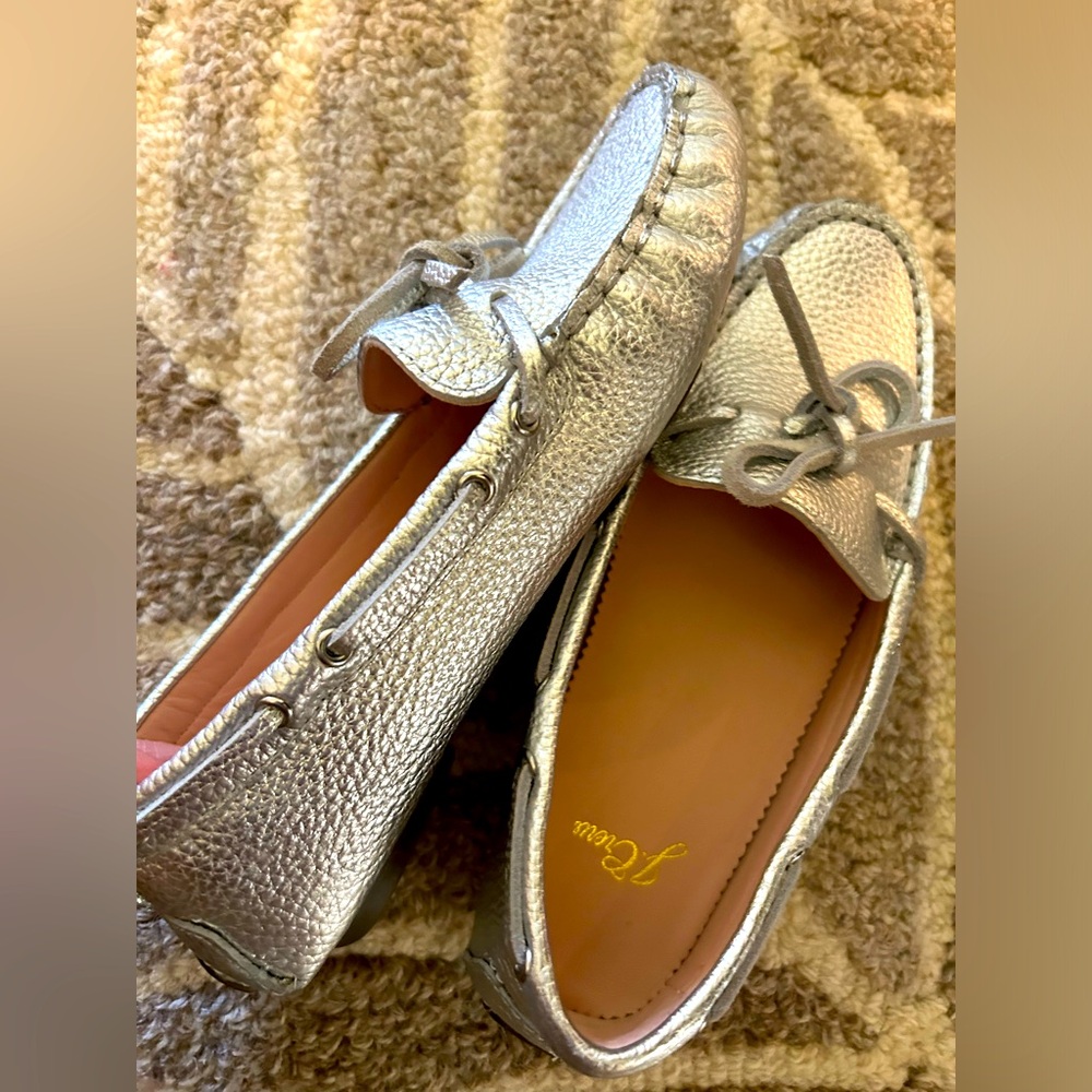 🩶 J Crew silver moccasin loafers NWOT 🩶